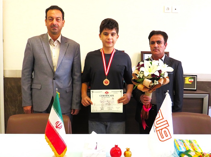 کسب مقام سوم قهرمانی جهان در رشته کاراته توسط دانش آموز اقای بهراد آقازاده