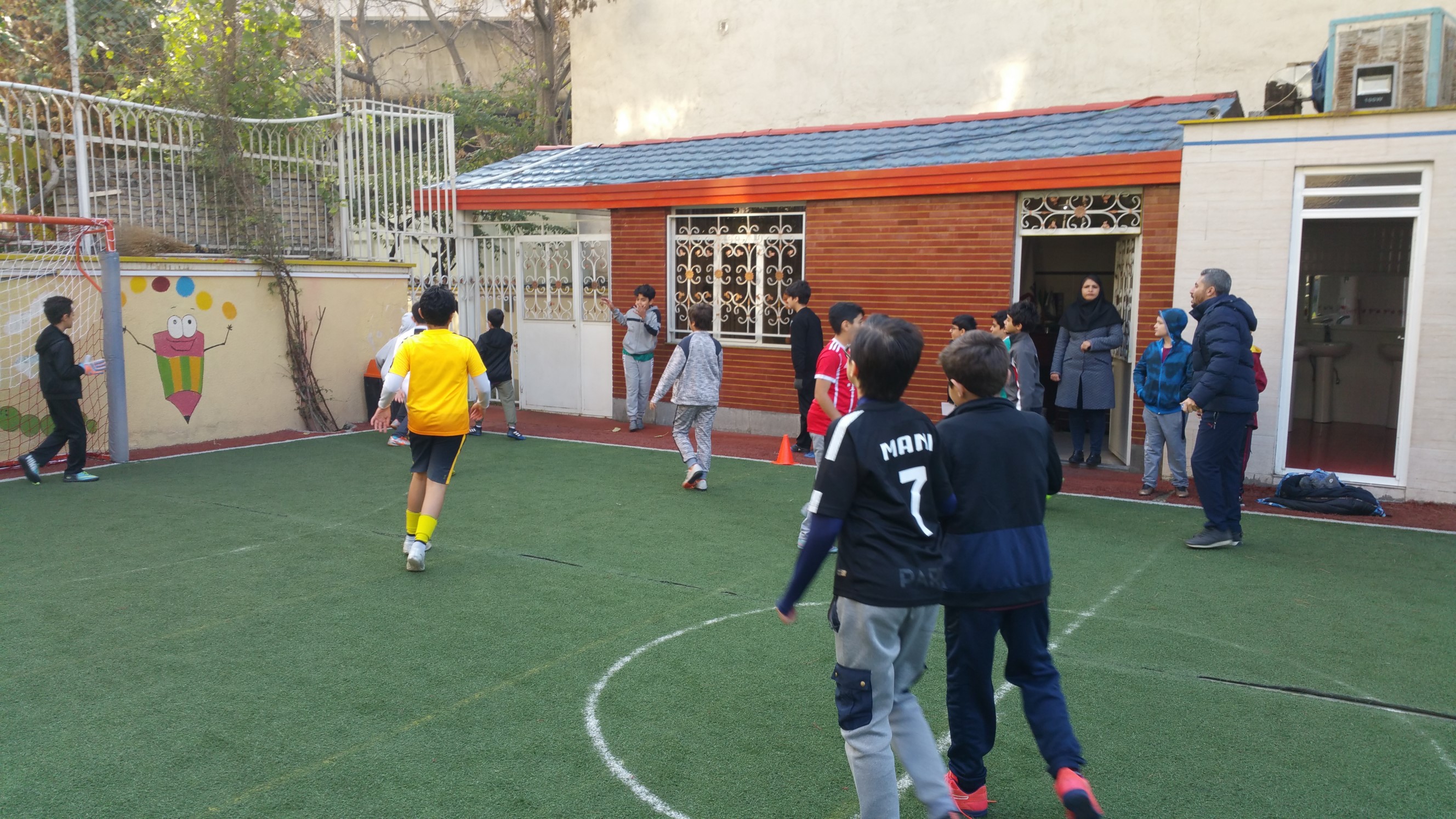 فوتبال درون مدرسه ای 30آبان