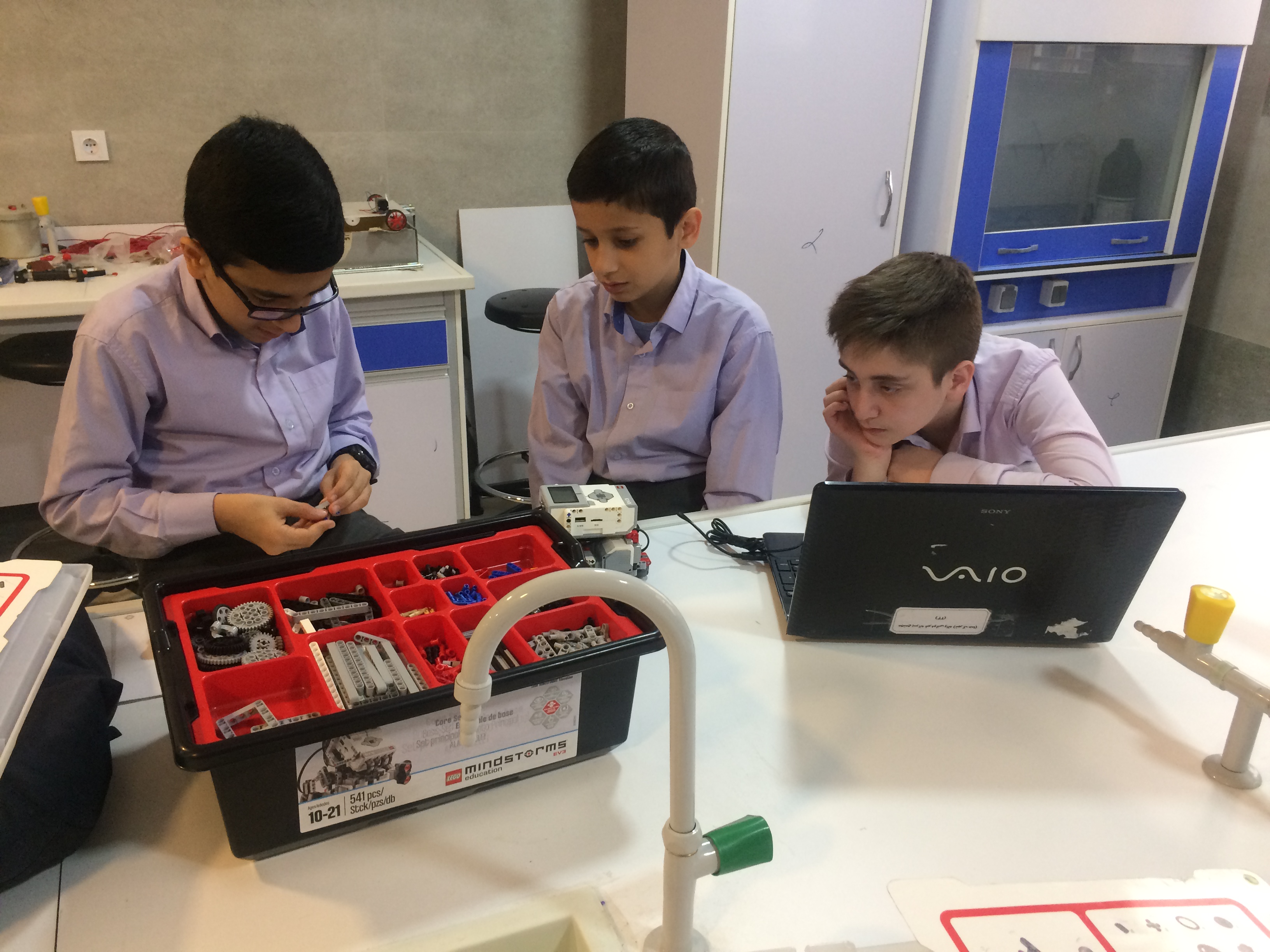 برگزاری اولین دوره مسابقه رباتیک بین مدارس واله