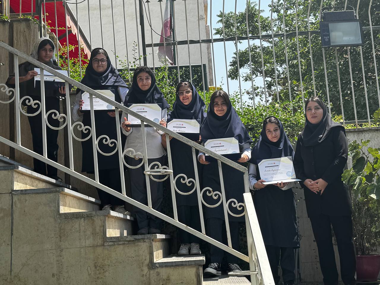 تقدیم گواهی نامه های فینالیست های والتاک