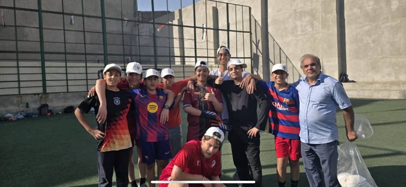 گرامیداشت سیزده آبان روز دانش آموز و اهدای کادو به دانش آموزان واله چیتگر