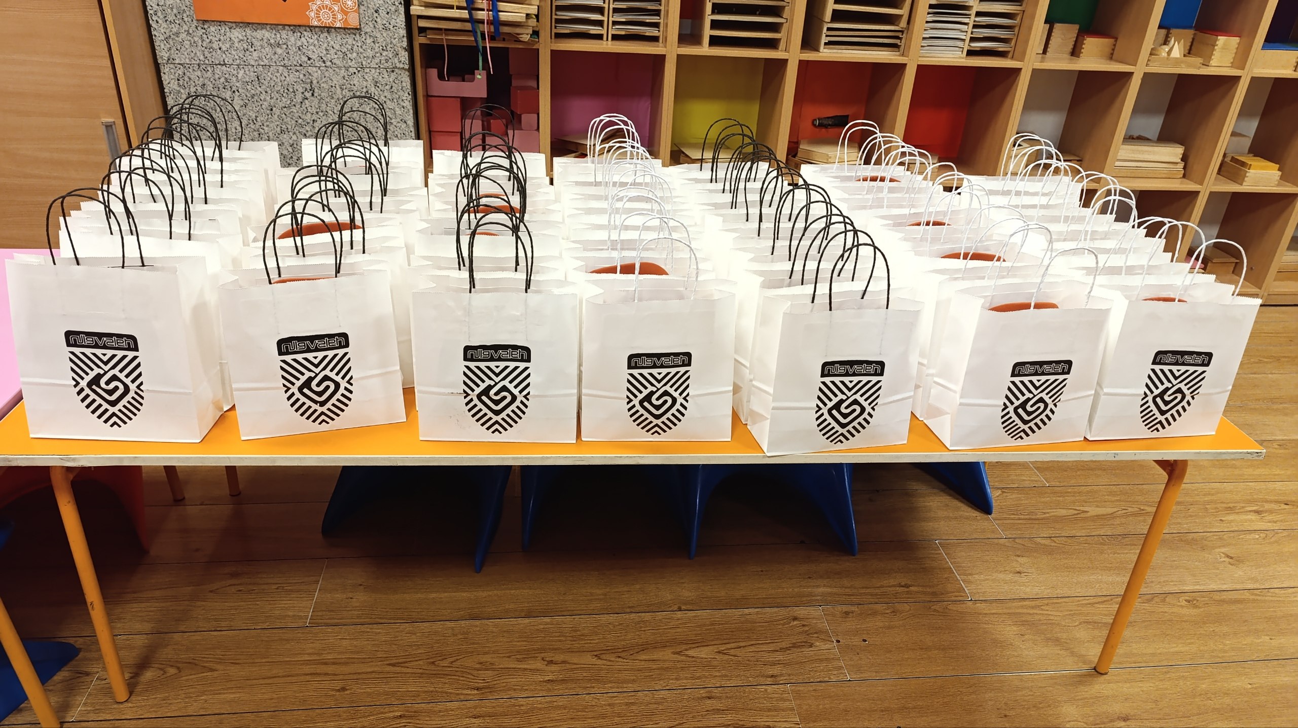 هدیه ی جناب آقای واله به نوآموزان عزیز واله ای به مناسبت روز دانش آموز