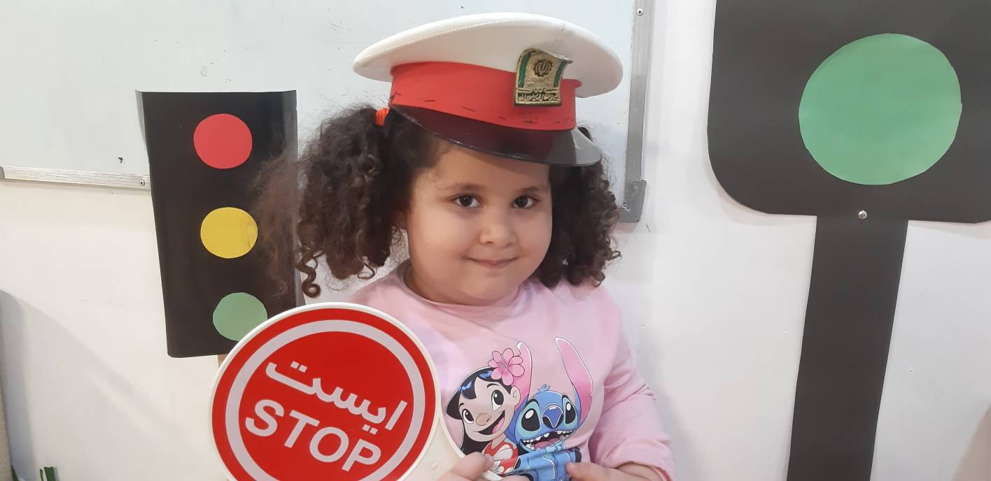 فعالیت مرتبط با هفته ی نیروی انتظامی در کودکستان واله