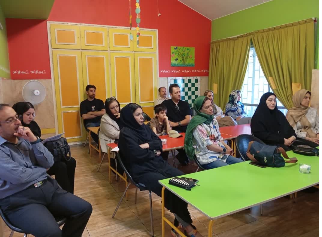 جلسه آشنایی و هم اندیشی اولیای دانش آموزان با مسئولان دپارتمان واله