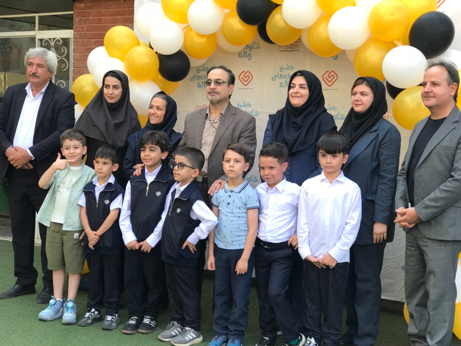 برگزاری جشن شکوفه‌ها در دبستان واله
